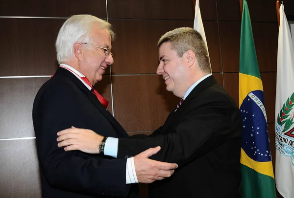 Governador entregou a a Grande Medalha da Inconfidência ao desembargador