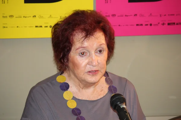 A curadora geral da Bienal, Maria Helena Estrada