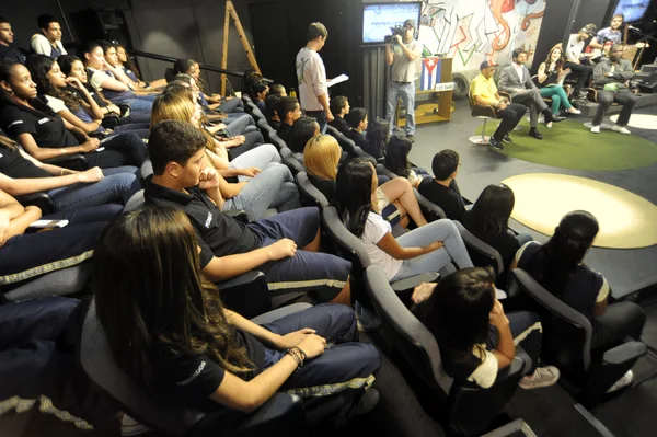 Cerca de 130 alunos da rede estadual de ensino foram à aula inaugural