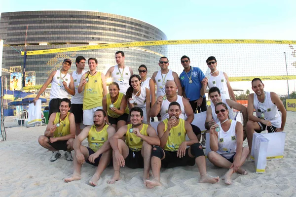 Satisfeitos com o desempenho, finalistas posam juntos para a foto