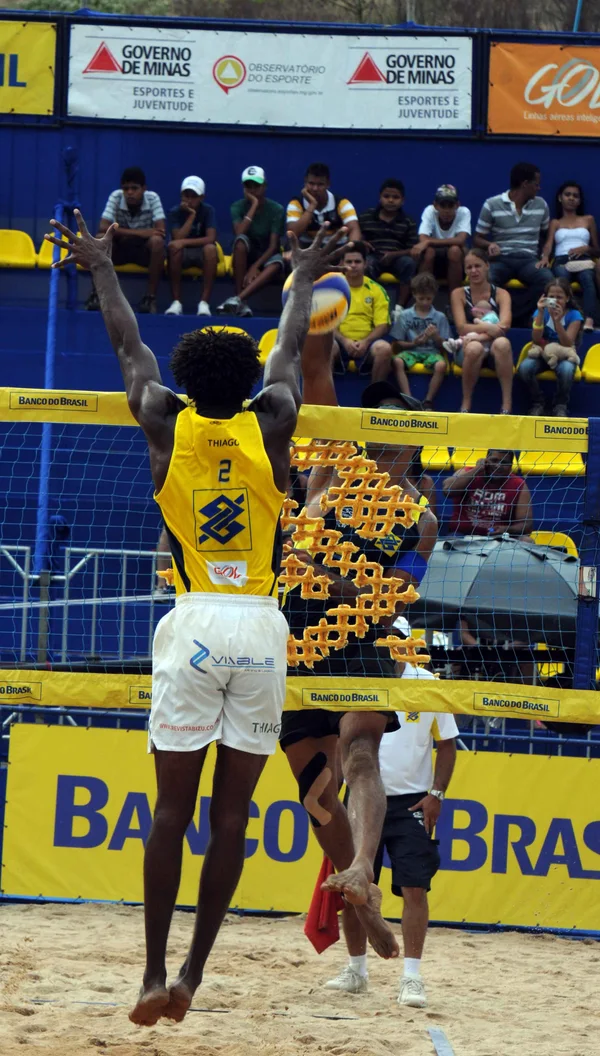 Alvaro Thiago contra a dupla Heraldo Bruno