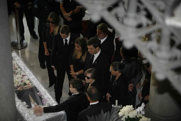 Familiares e governador Antonio Anastasia no velório de José Alencar
