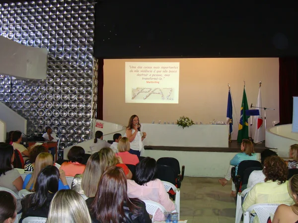 Um exemplo apresentado foi a ação voltada para a promoção da paz na Escola Estadual Florival Xavier