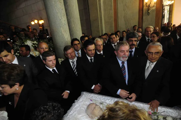 O ex-presidente Lula também participou do velório de José Alencar