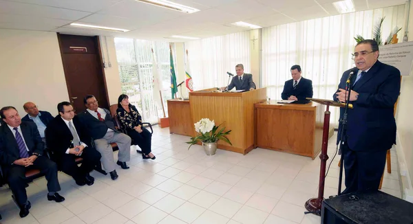 A comarca possui vara judicial única e a edificação abriga todos os setores do fórum