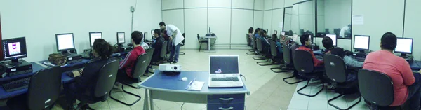 CVT conta com salas de treinamentos e cursos presenciais, inclusão digital e videoconferencia