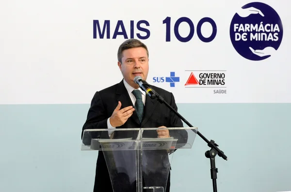 Governador entregou 100 novas unidades da rede Farmácias de Minas