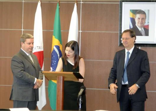 Secretaria de Cultura na assinatura do documento com Casa Fiat de Cultura