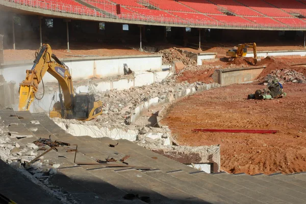 Em 2010, o estádio foi totalmente fechado para as obras