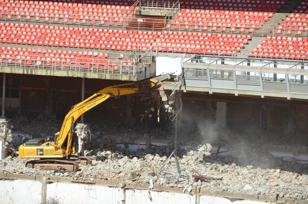 Em 2011, a segunda parte das obras começou com a retirada das cadeiras