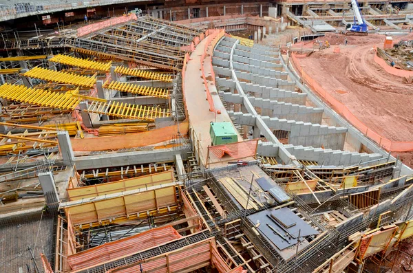 Em janeiro de 2012, a terceira fase da reforma foi marcada pela instalação da cobertura