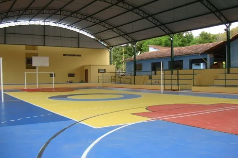 Quadra poliesportiva da Escola Estadual Capitão Antônio Pinto de Miranda