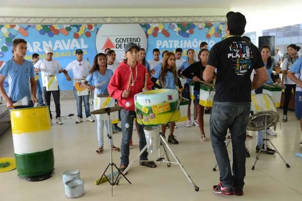 O evento contou com atrações de várias cidades e estandes de órgãos do governo