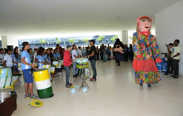 O evento contou com atrações de várias cidades e estandes de órgãos do governo