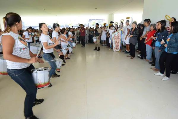 O evento contou com atrações de várias cidades e estandes de órgãos do governo