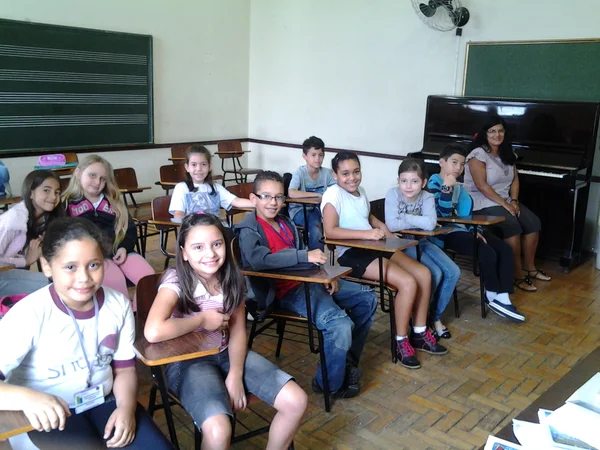 Aulas de canto estão entre as atividades oferecidas pelos conservatórios do Estado