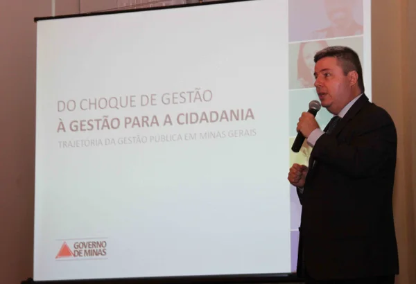 Governador ministra palestra em Manaus.