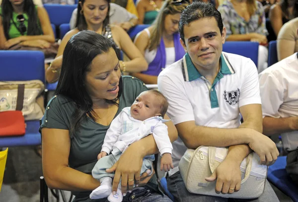 Rosilene Santos representou as mães de Minas e recebeu kit de enxoval Mães de Minas