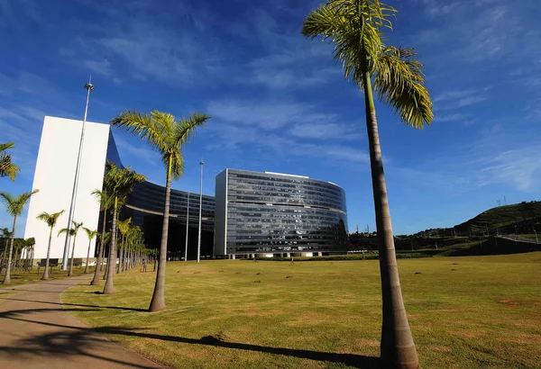 Servidores de todas as secretarias e órgãos se comunicam por ramal e trabalham em rede via web