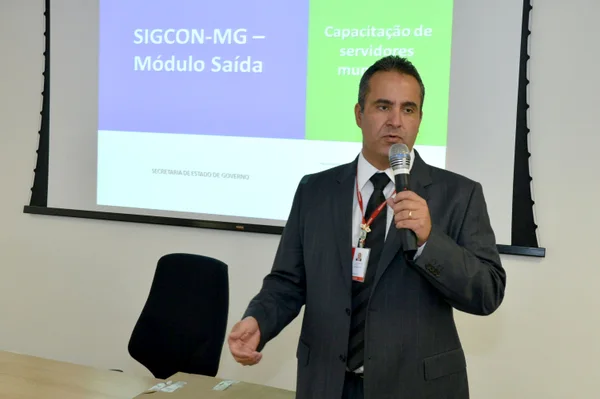 O subsecretário de Assuntos Municipais da Segov, Aguinaldo Diniz, durante o curso