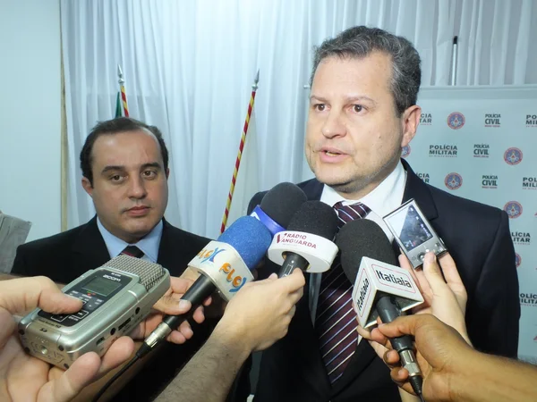 Secretário Rômulo Ferraz em entrevista após a reunião