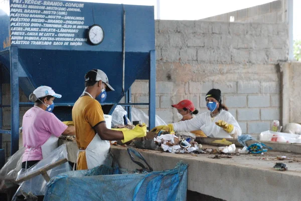 O projeto apresentado orienta os municípios a se unirem visando encontrar soluções sustentáveis