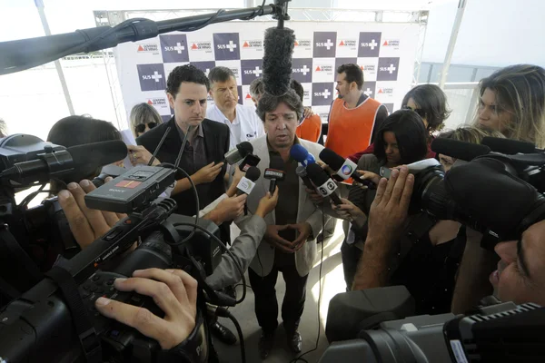 Secretário de Estado de Saúde, Antônio Jorge, concede entrevista à imprensa sobre simulado