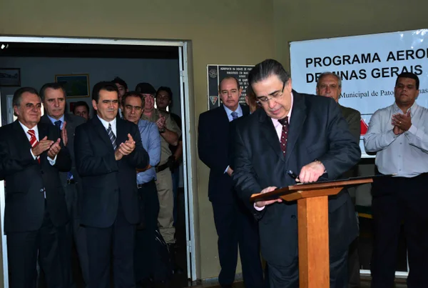 Alberto Pinto Coelho assinou despacho governamental determinando a execução das obras do aeroporto