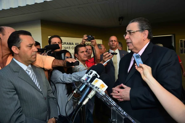 Alberto Pinto Coelho assinou despacho governamental determinando a execução das obras do aeroporto