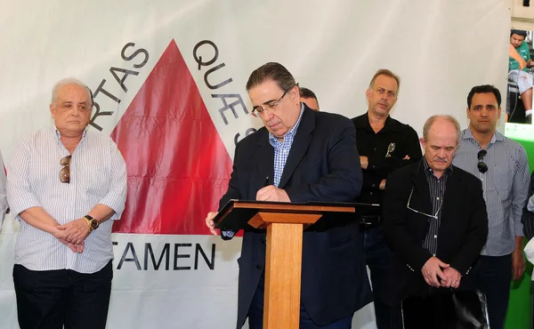 Alberto Pinto Coelho assinou ordem de início para obras de pavimentação da estrada