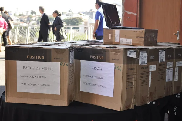 Também foram entregues 30 notebooks para as delegacias