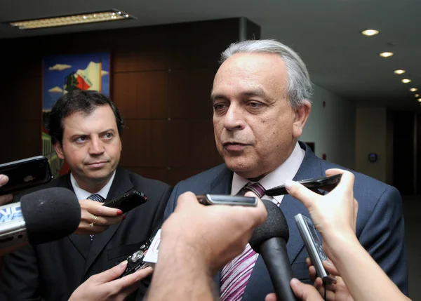 Rodrigo de Castro e Sérgio Guerra durante entrevista