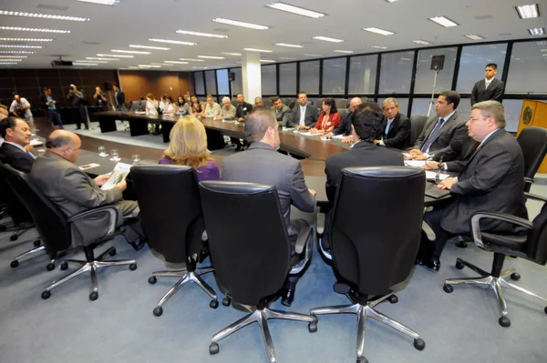 Antonio Anastasia recebe prefeitos da Associação dos Municípios da Região Metropolitana de BH