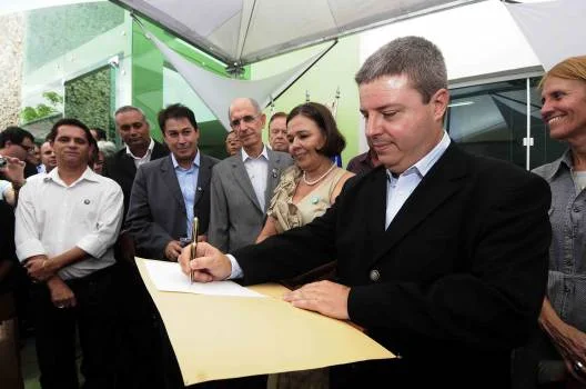 Governador Anastasia assinou termo de posse da nova diretoria da Ardoce