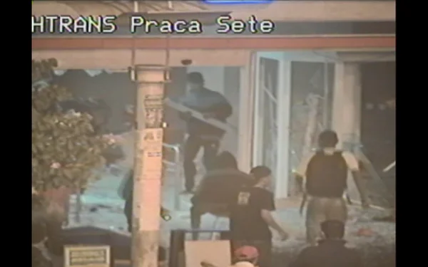 Imagens das reproduções de câmeras de segurança captadas pela Polícia Civil