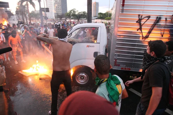 Imagens das reproduções de câmeras de segurança captadas pela Polícia Civil