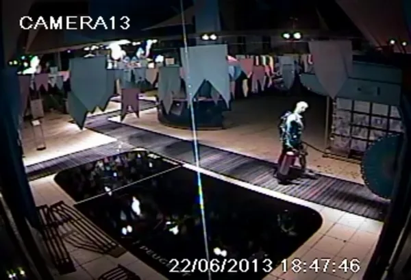 Imagens das reproduções de câmeras de segurança captadas pela Polícia Civil