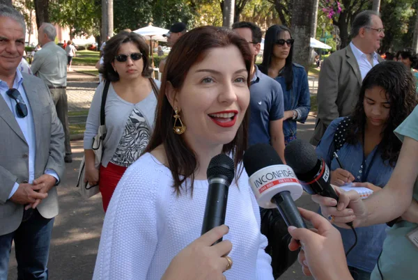 A secretária de Cultura, Eliane Parreiras, concedeu entrevista durante a inauguração