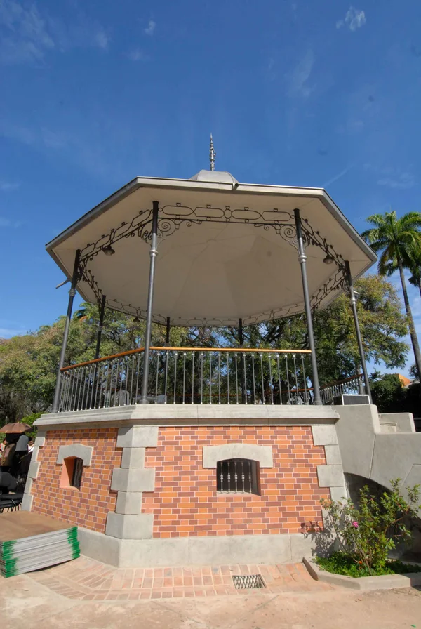 Coreto foi erguido no centro da Praça da Liberdade em 1913