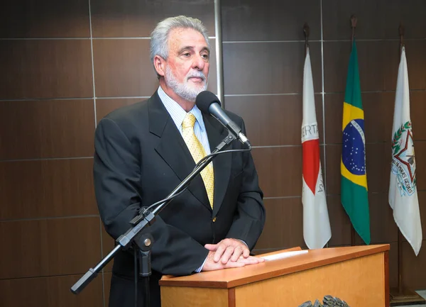  Carlos Melles destacou que a intenção do Estado é garantir investimento em todas as regiões