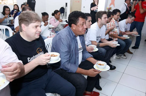 Primeira etapa do projeto Gastronomia no Morro chega ao Aglomerado Santa Lúcia
