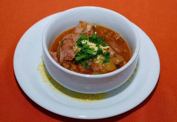 Primeira etapa do projeto Gastronomia no Morro chega ao Aglomerado Santa Lúcia