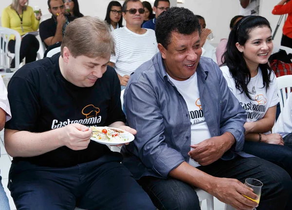 Primeira etapa do projeto Gastronomia no Morro chega ao Aglomerado Santa Lúcia