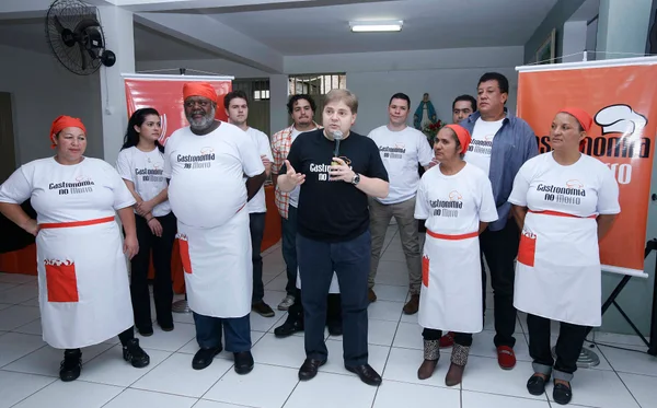 Primeira etapa do projeto Gastronomia no Morro chega ao Aglomerado Santa Lúcia