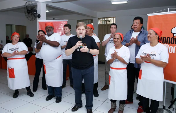 Primeira etapa do projeto Gastronomia no Morro chega ao Aglomerado Santa Lúcia