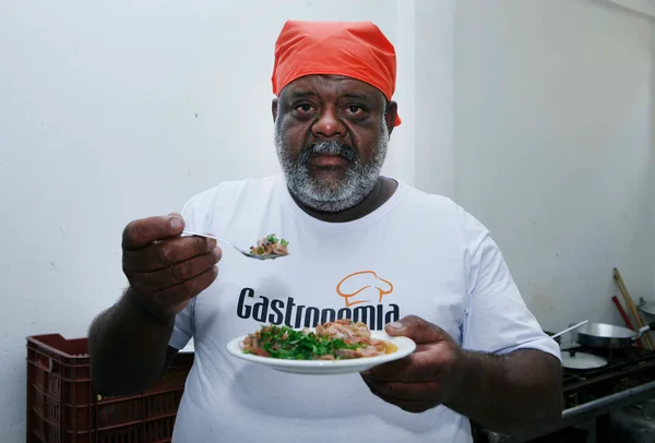 Primeira etapa do projeto Gastronomia no Morro chega ao Aglomerado Santa Lúcia