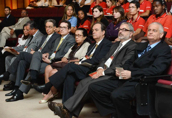 Secretária Dorothea Werneck e especialistas participam do encontro na Cidade Administrativa