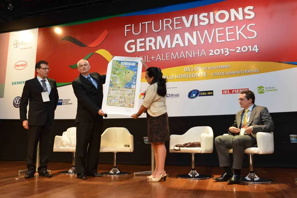 Secretária Dorothea Werneck e especialistas participam do encontro na Cidade Administrativa