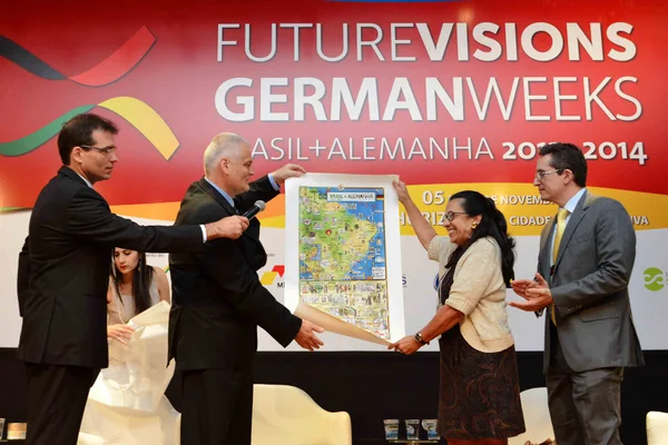 Secretária Dorothea Werneck e especialistas participam do encontro na Cidade Administrativa