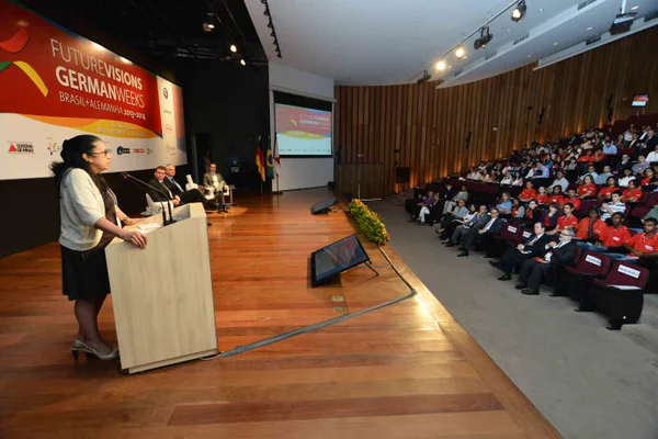 Segundo a secretária, parceria entre indústria, governo e academia é essencial para o futuro
